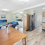 Charming 2-Bed Apartment With Bay Views