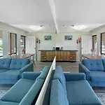 Charming 2-Bed Apartment With Bay Views