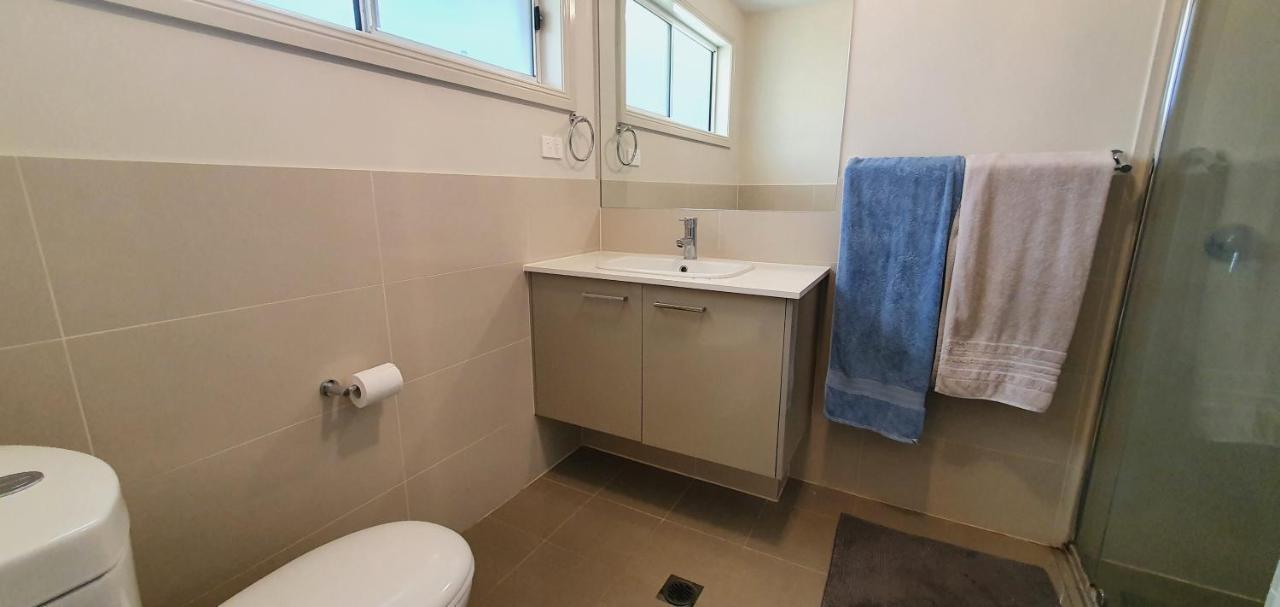 Rural Retreat Within A 5 Minute Drive To Beaches And Cbd.