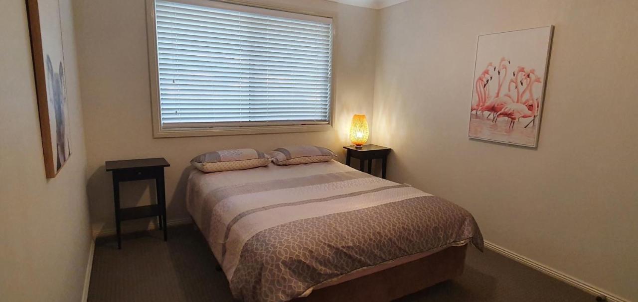 Rural Retreat Within A 5 Minute Drive To Beaches And Cbd. *