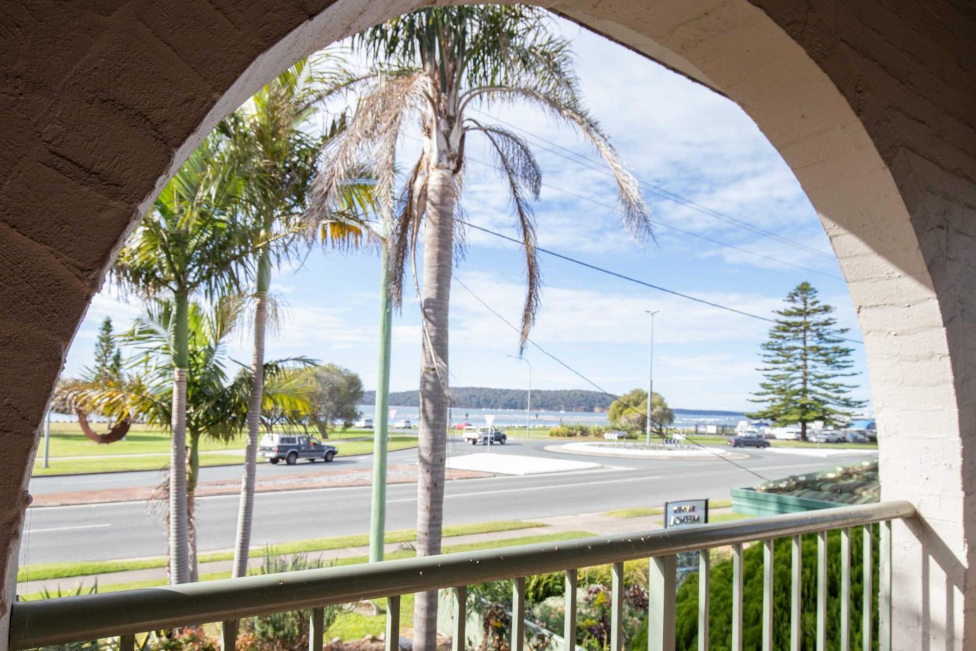 Charming 2-bed With Bay Views *