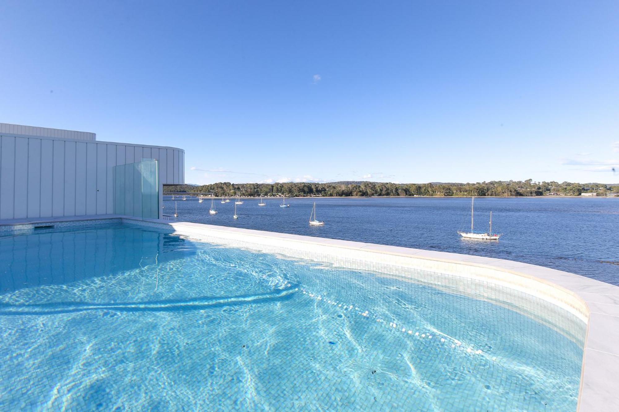 Stunning 1-bed Bayside With Superb Views Apartment