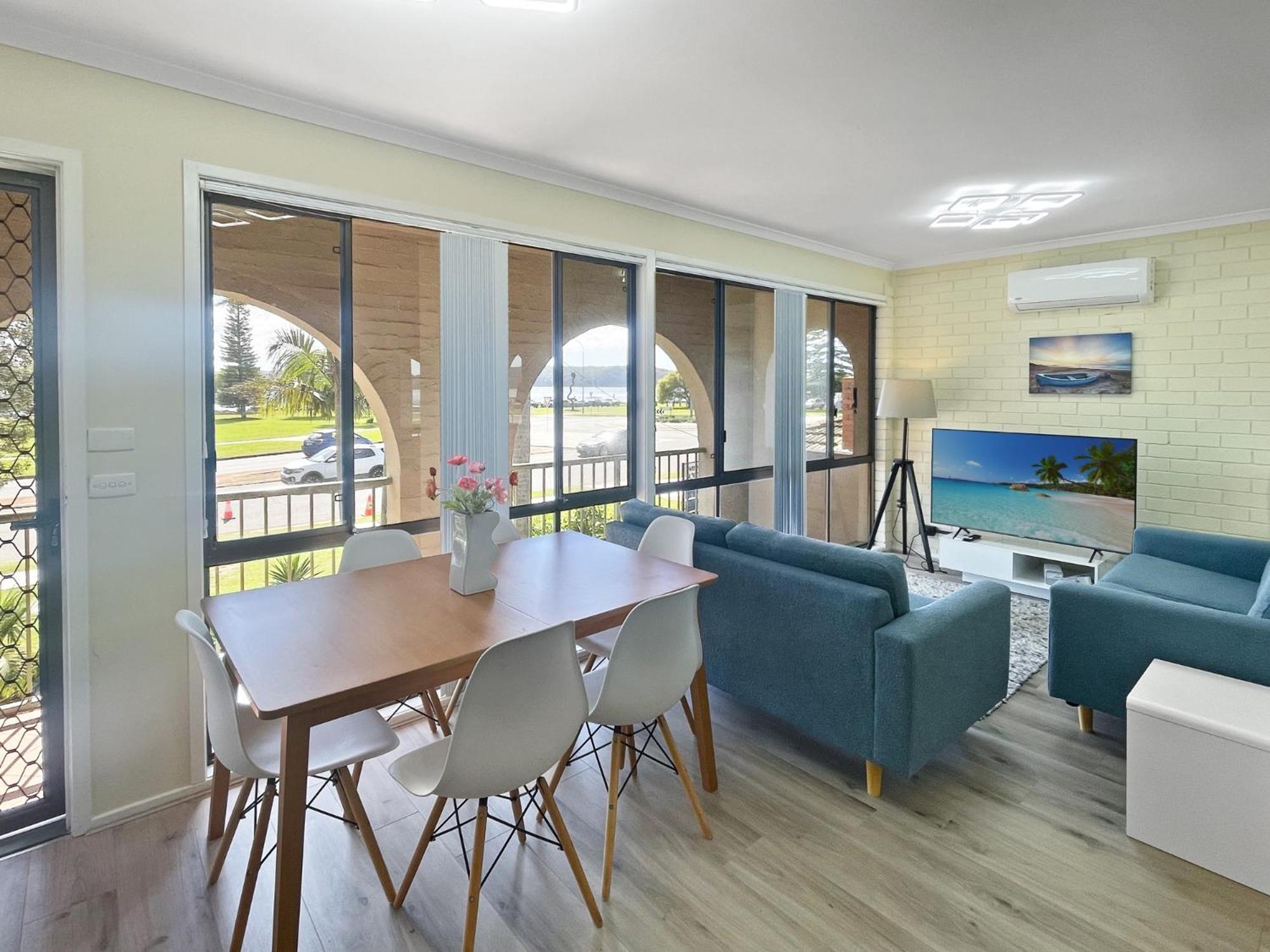 Charming 2-bed With Bay Views Apartment *