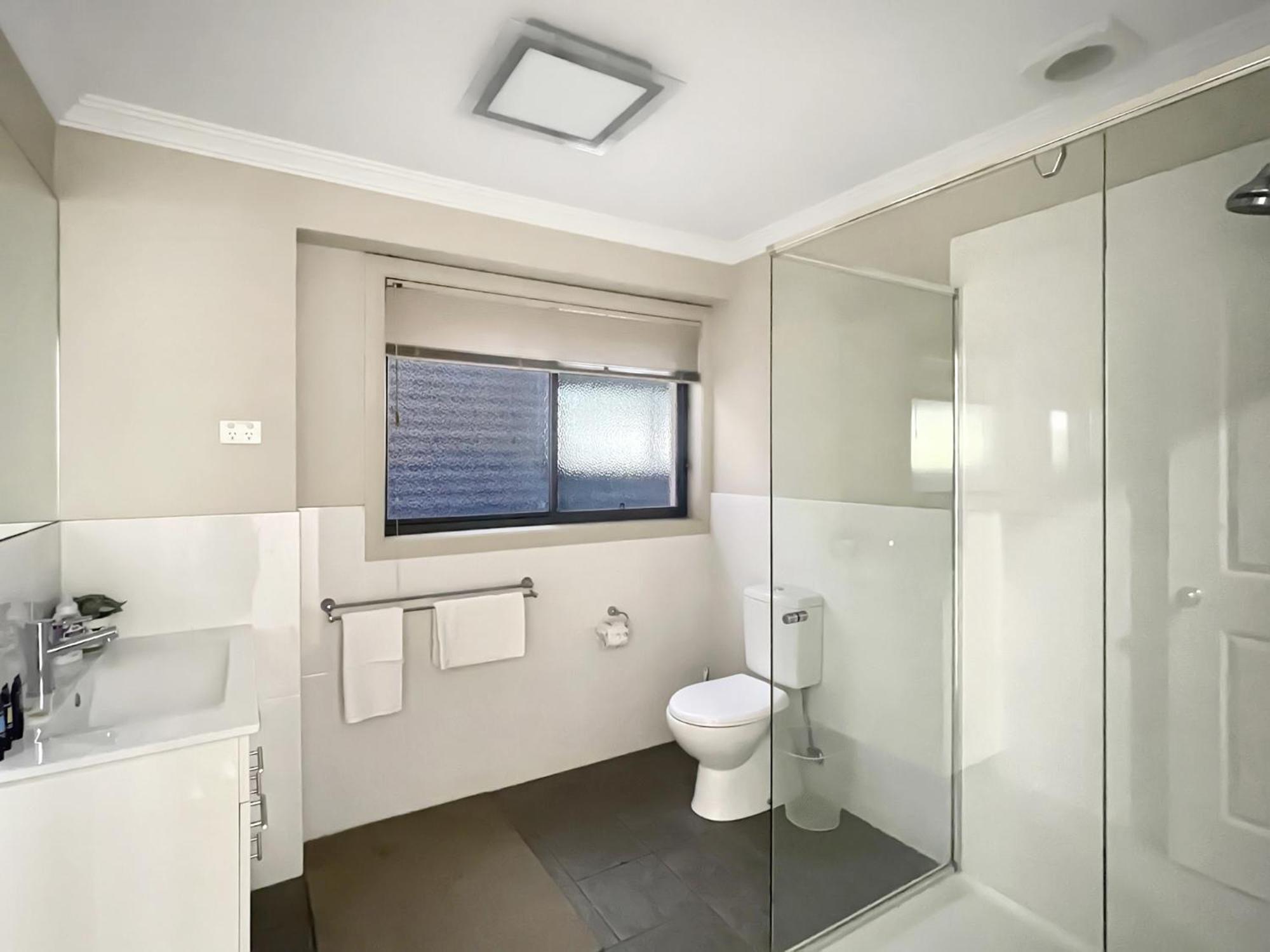Spacious 3-bed With Bayviews From Balcony Batemans Bay