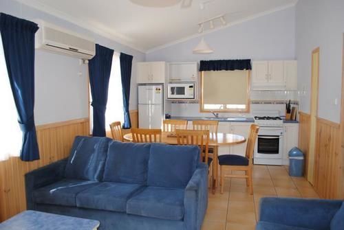 Pleasurelea Tourist And Caravan Park Holiday park