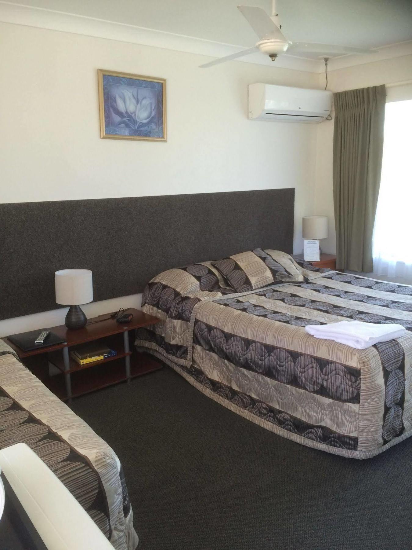 Hanging Rock Family Motel