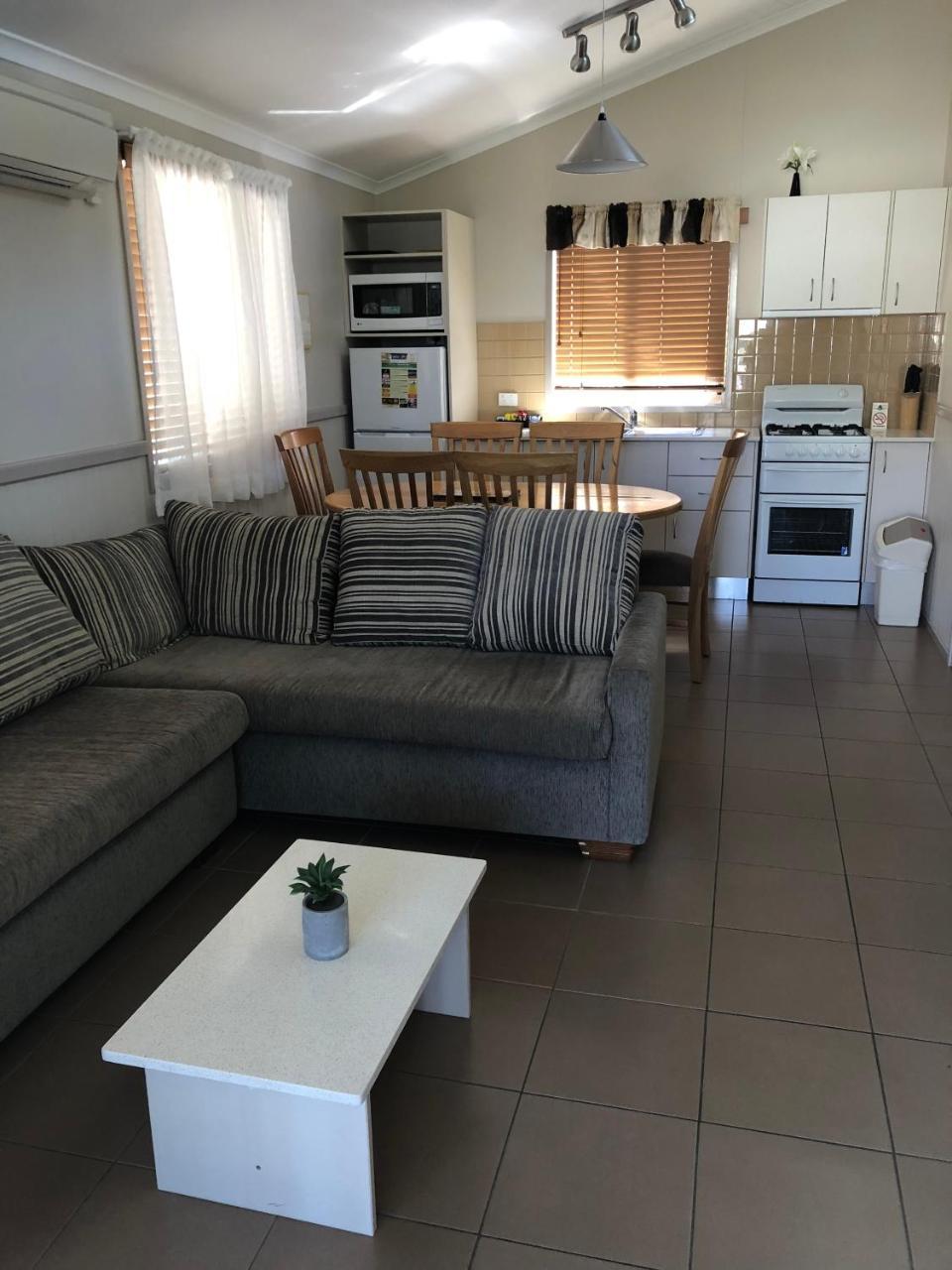 Pleasurelea Tourist And Caravan Park