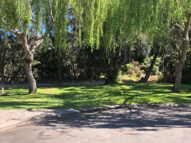 Pleasurelea Tourist And Caravan Park 4*