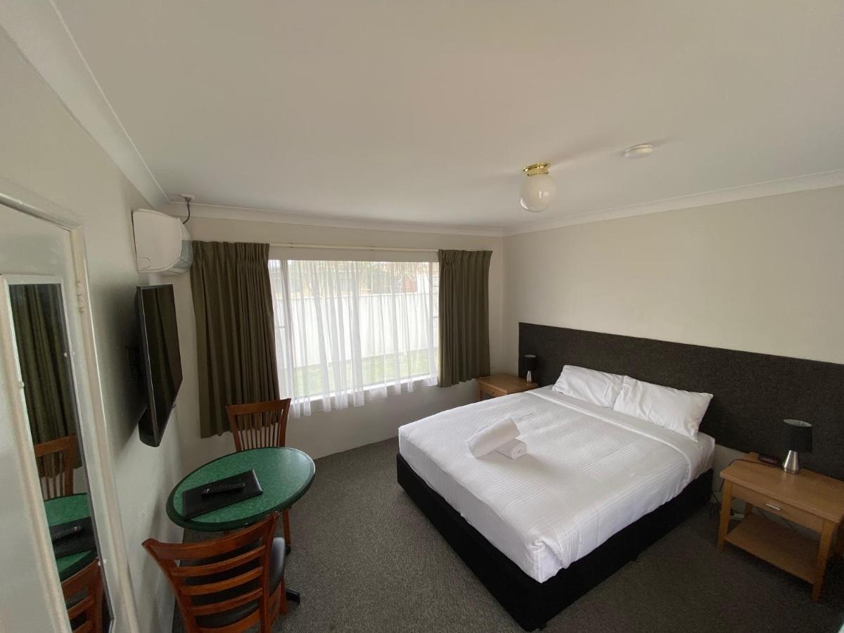 Hanging Rock Family Motel 3*