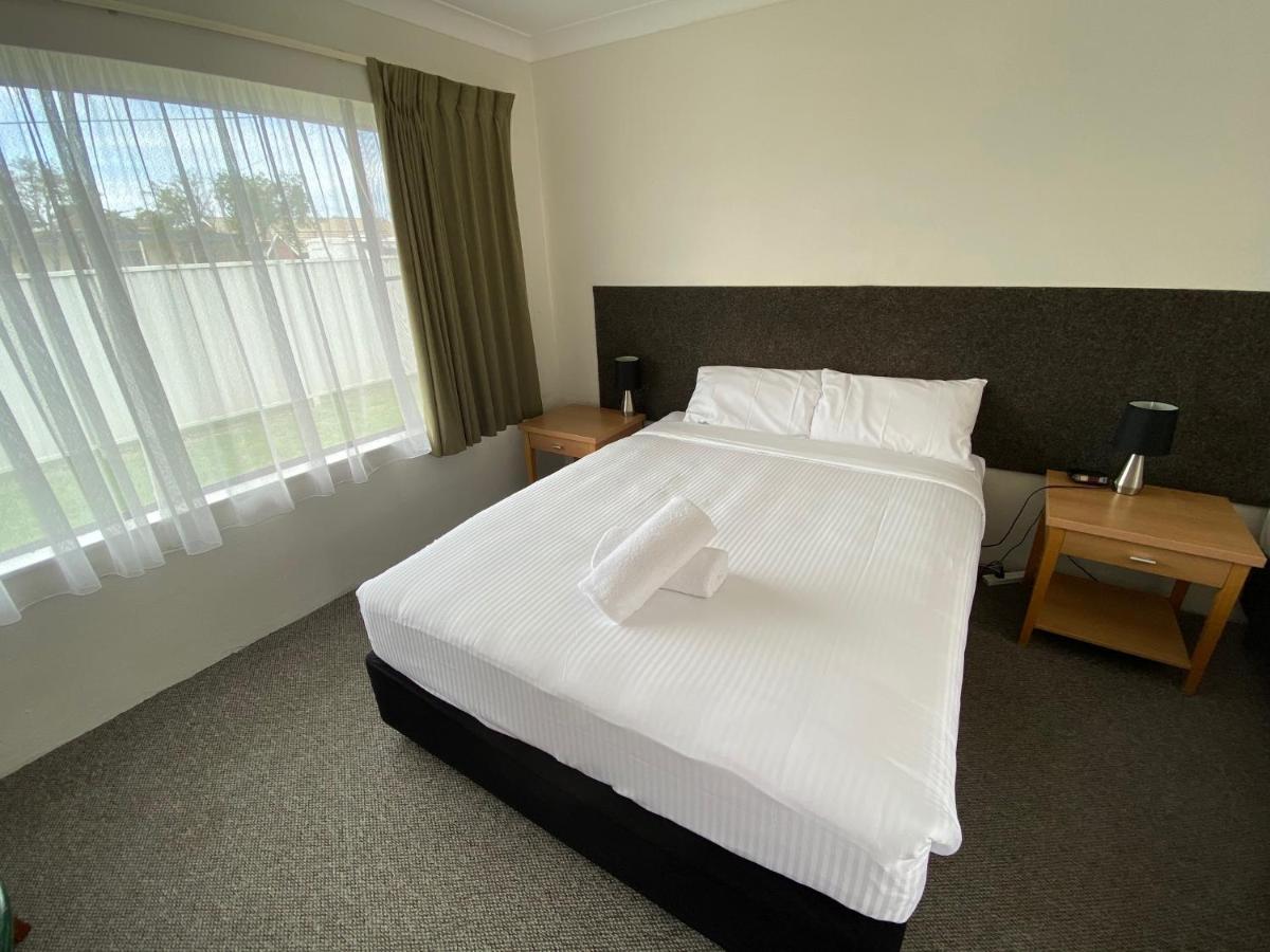 Hanging Rock Family Motel
