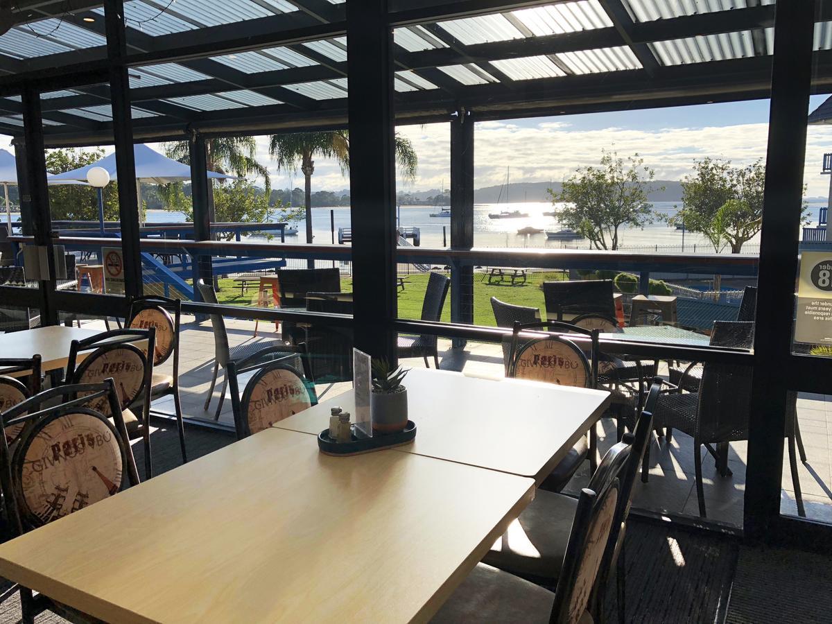 Mariners On The Waterfront Motel 4*