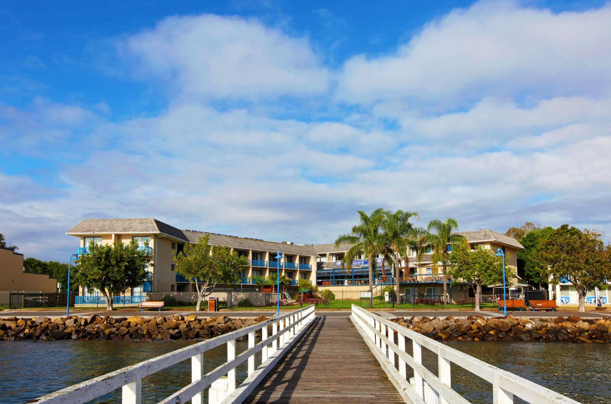 Mariners On The Waterfront Motel 4*